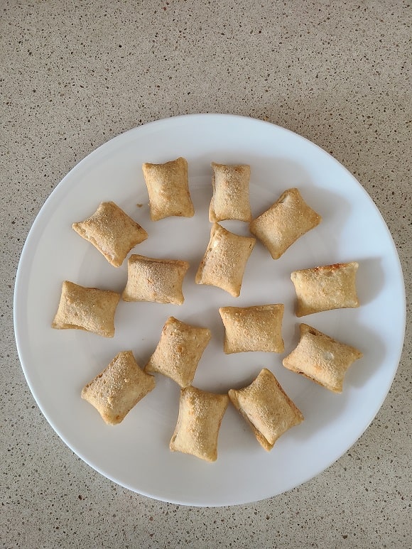 a bunch of thawing frozen pizza rolls