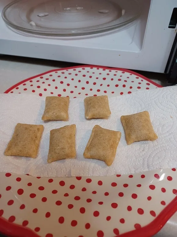 a serving of 6 pizza rolls ready for the microwave