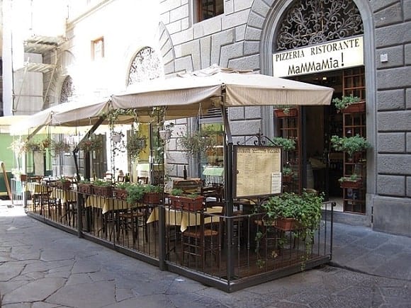 a image of a pizzeria in the Italian city of florence